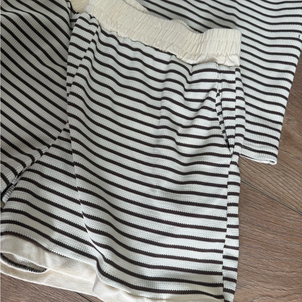 Set - Picture 2 of 2